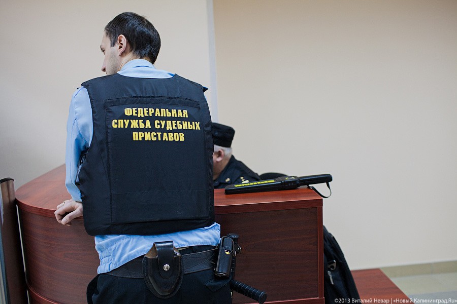 Калининградские судебные приставы опечатали «Мини-Маркет» на Майской