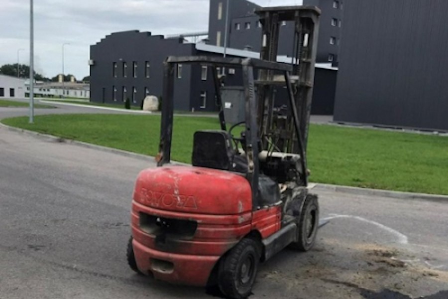 Ночью на птицефабрике в Гурьевске перевернулся автопогрузчик, пострадал пассажир