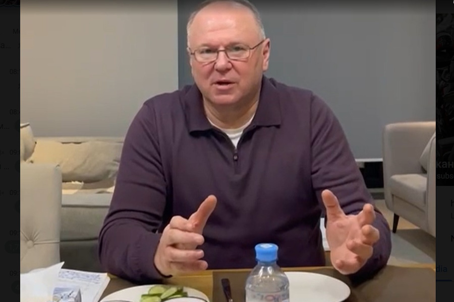 «Рискну здоровьем»: Цуканов продегустировал шпроты из «опасной партии» (видео)