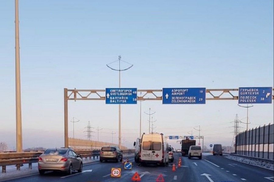 На Северном обходе скорая помощь попала в ДТП, пострадали трое находившихся в ней человек (фото)