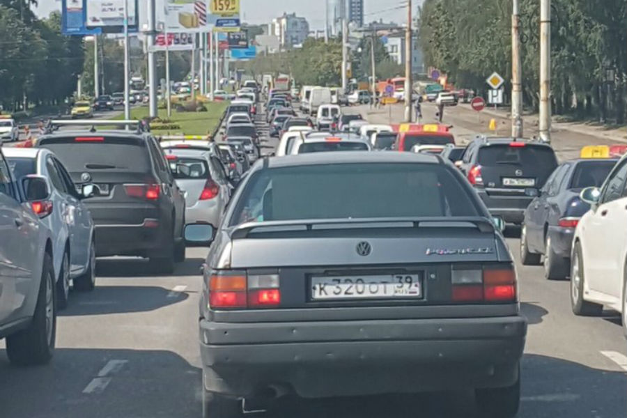Из-за ДТП на Московском проспекте возник затор в сторону центра (фото)