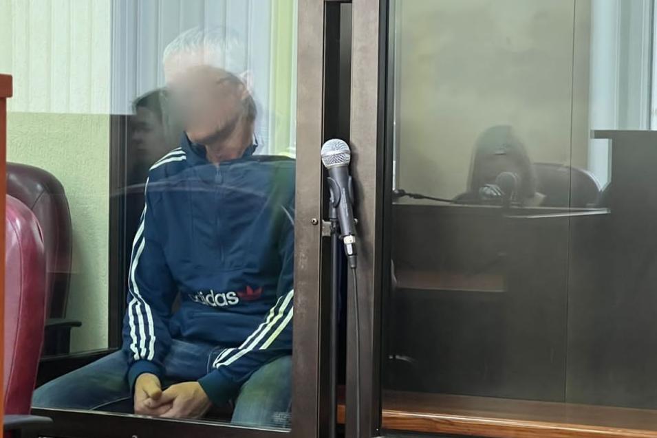 «Скрытный и агрессивный»: в Черняховске отправили в СИЗО мужчину, задержанного за убийство молотком (видео)