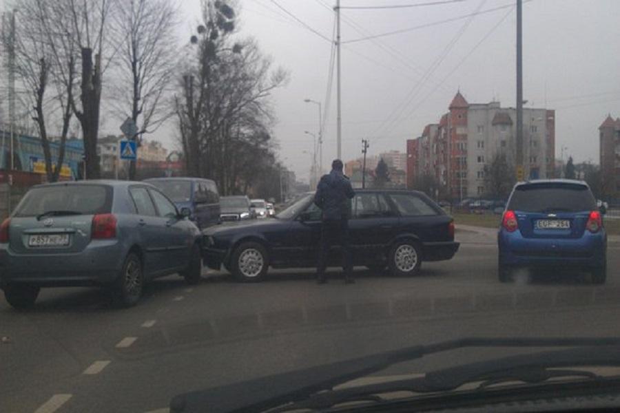 В Калининграде на ул.Островского образовалась пробка из-за ДТП (фото)