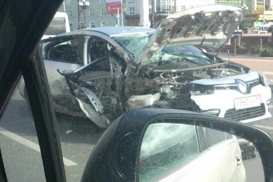 В центре Калининграда ДТП, движение сильно затруднено (фото)