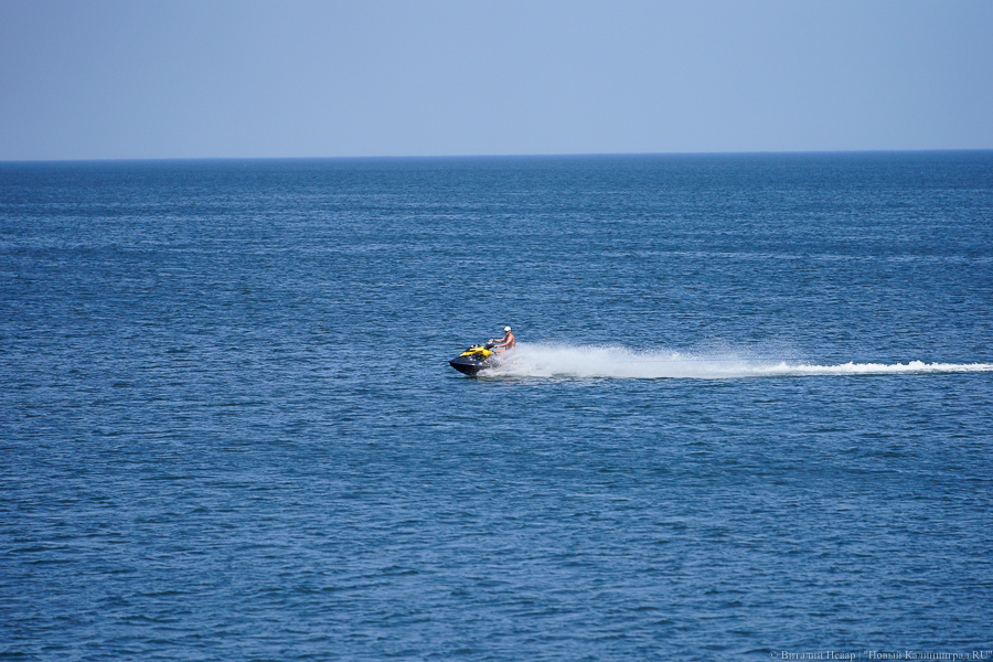 Ездят «по головам» людей: туристы и жители курортных городов жалуются на гидроциклы