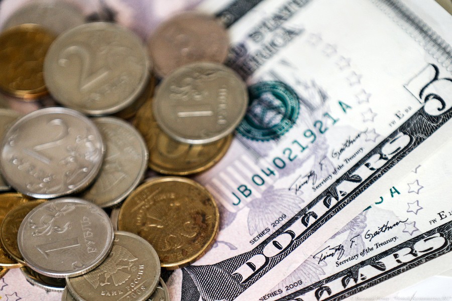 Курс рубля по отношению к евро и доллару растет из-за подорожания нефти