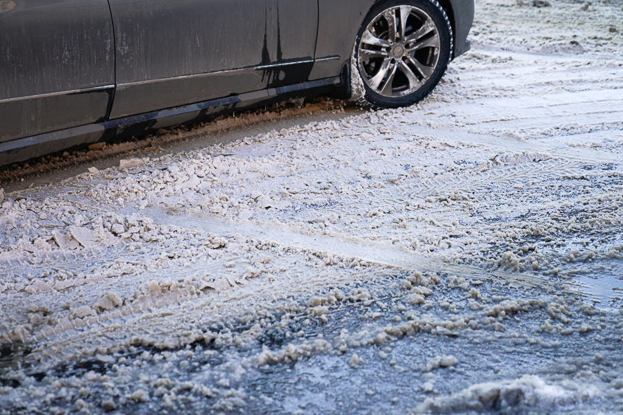 Застрявшая в снегу: как Калининградская область встретила утро 16 января (фото) (видео)