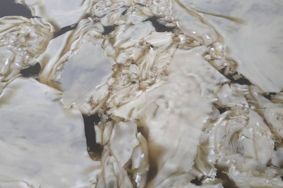 Росприроднадзор: неизвестным веществом в Преголе оказался загрязненный лед 