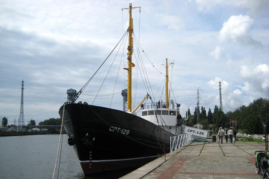 Рыболовецкое судно-музей СРТ-129 отправляется на доковый ремонт в Светлый 
