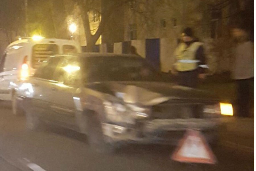 На проспекте Победы столкнулись такси и «Мерседес» (фото)