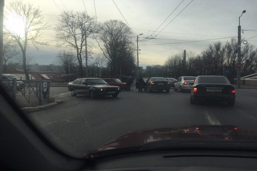 На Гвардейском проспекте образовалась пробка из-за ДТП (фото)