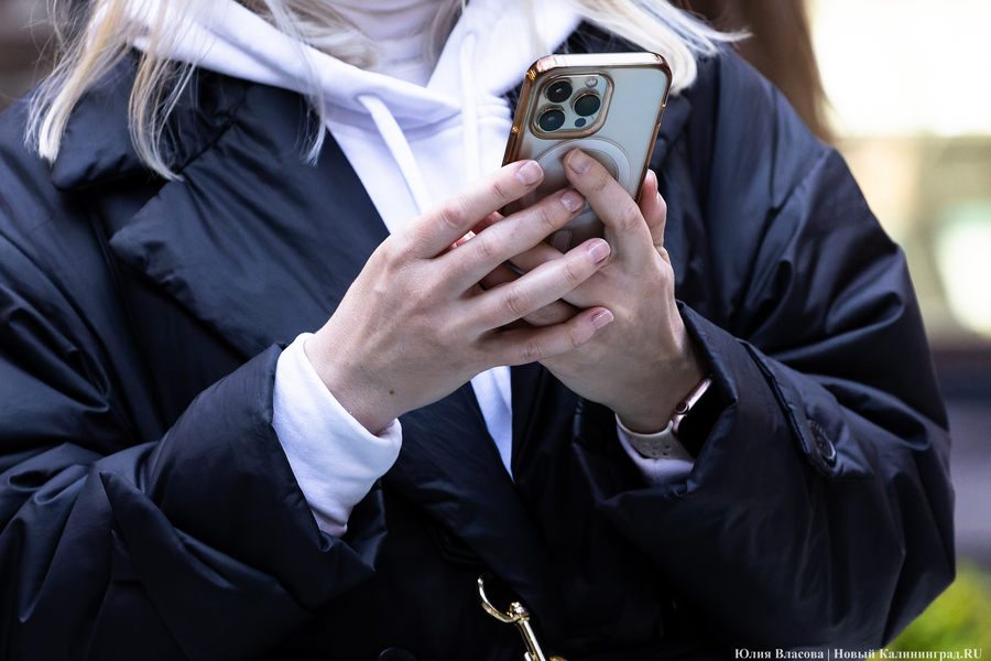 Власти рекомендовали пассажирам калининградских поездов выключать телефон в пути