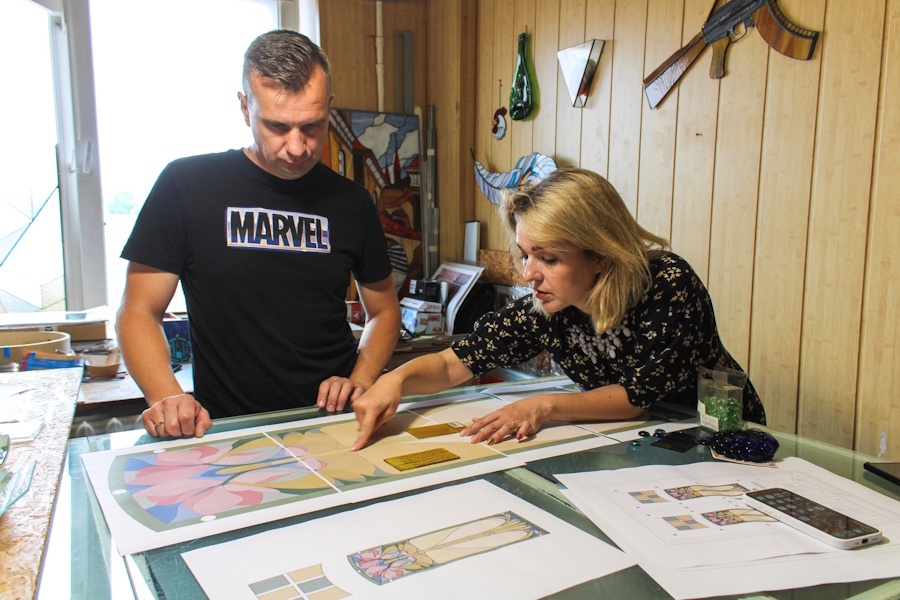 Для исторического жилого комплекса «Порт-Артур» готовят витражи с магнолией (фото)