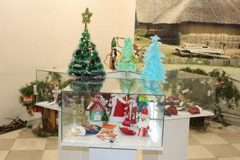 В музее Куршской косы открылась выставка елочных игрушек