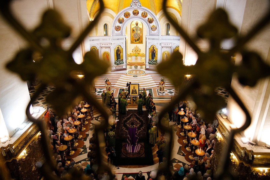 Российские православные христиане отмечают праздник всех святых