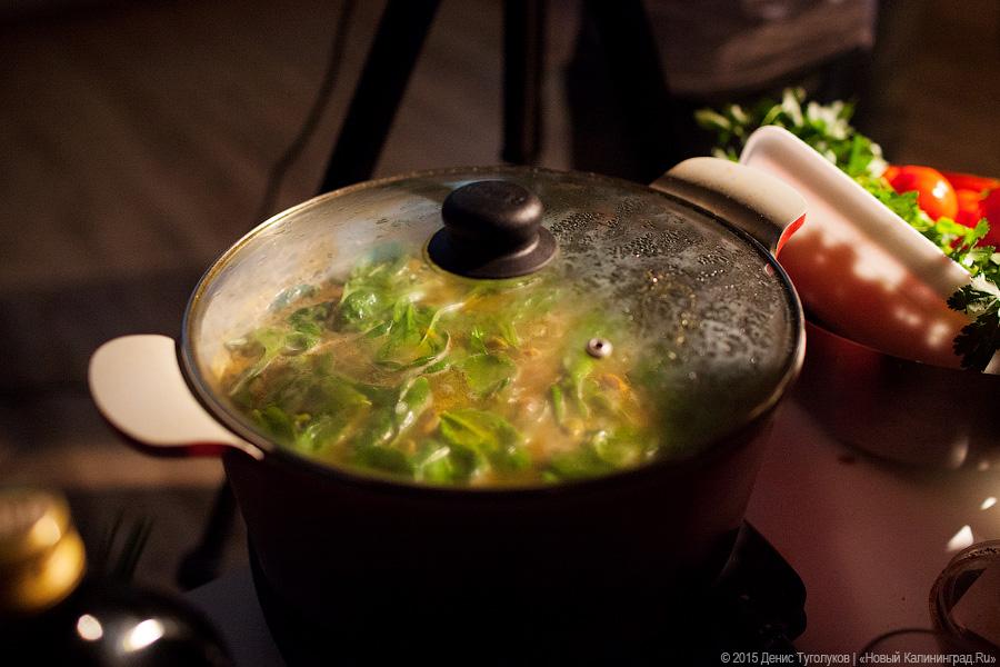 Суп с горошком и «янтарные» роллы:  «International lunch» в «Воротах»