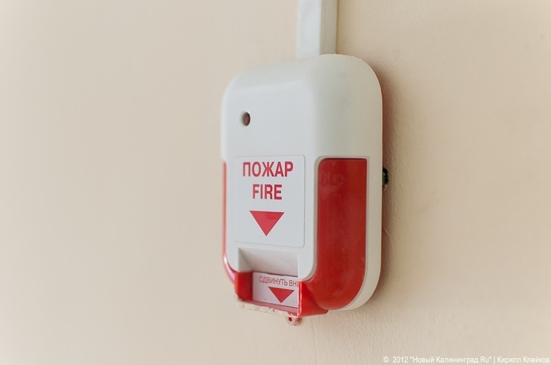 В Калининграде ночью загорелись два жилых дома