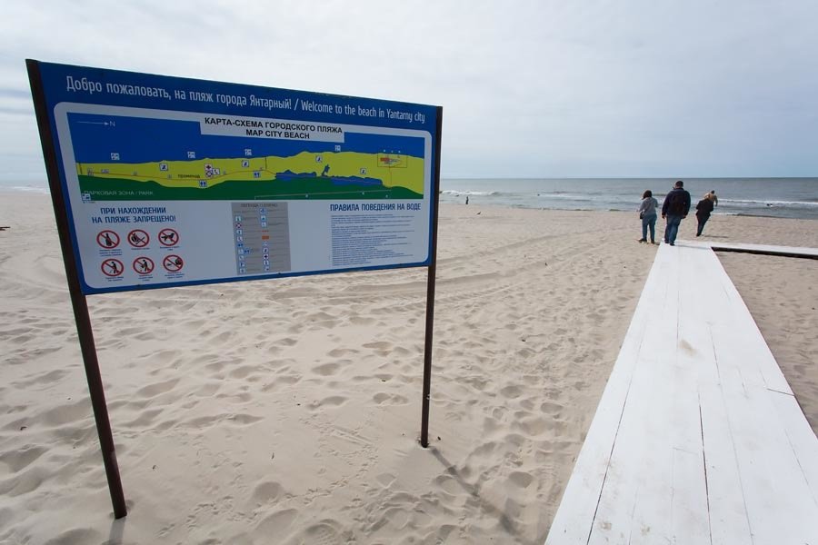 Парковку у пляжа в Янтарном увеличили вдвое и ставят на ней паркоматы