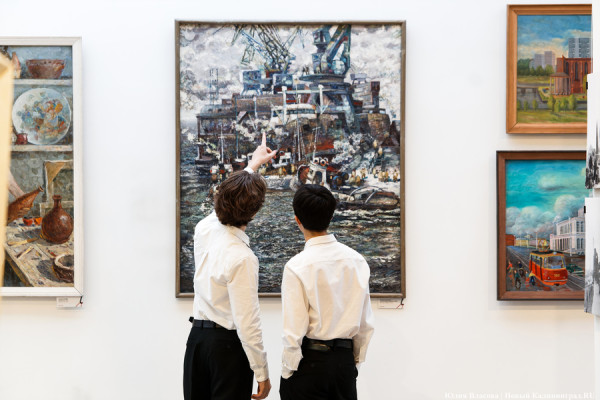 «Художественная интерпретация»: в КОИХМ открылась выставка, посвященная 80-летию области