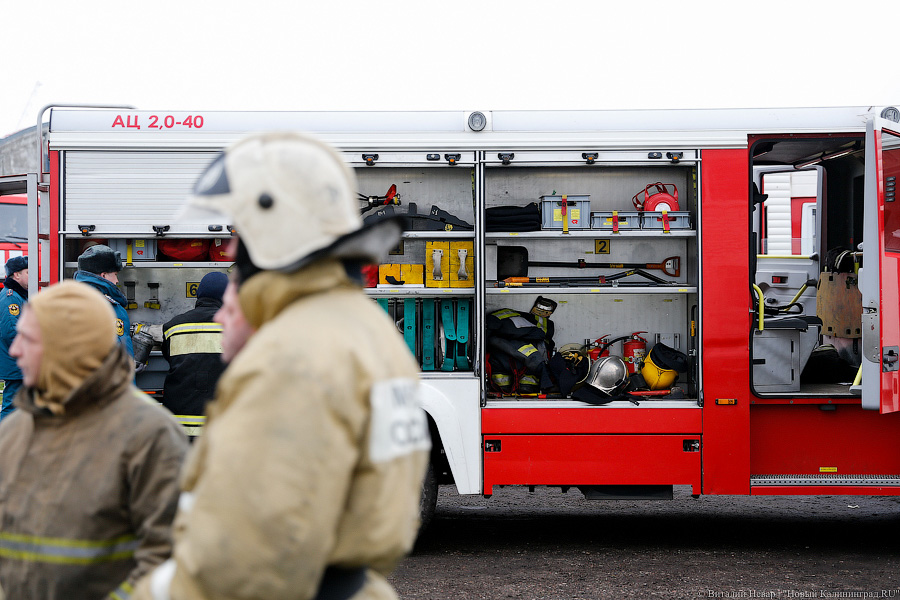 В Советске в покрасочном боксе автосервиса сгорел «Ниссан»