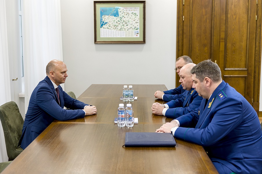 Губернатор договорился с новым прокурором о «конструктивной работе»