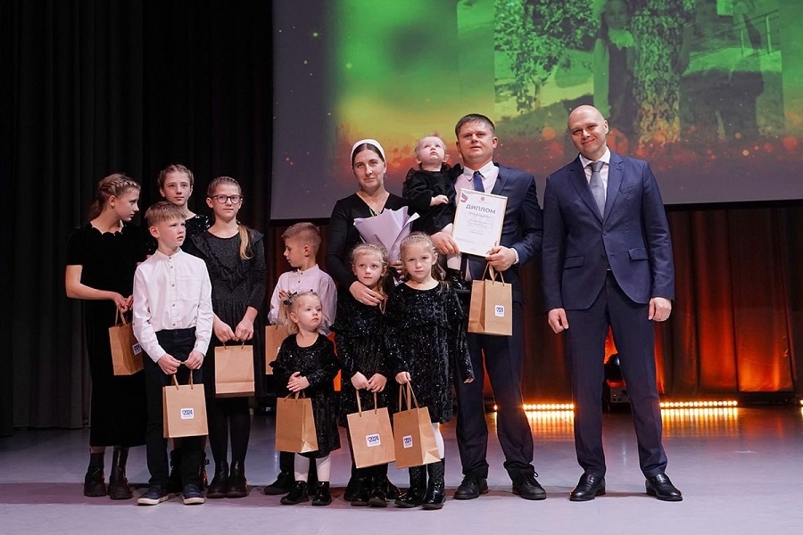 Многодетную семью из Гурьевского района отметили орденом «Родительская слава» (фото)