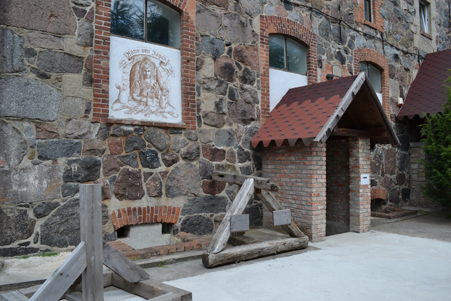 Привет из прошлого: в «Янтарном замке» нашли закладной рельс со знаком 1859 года