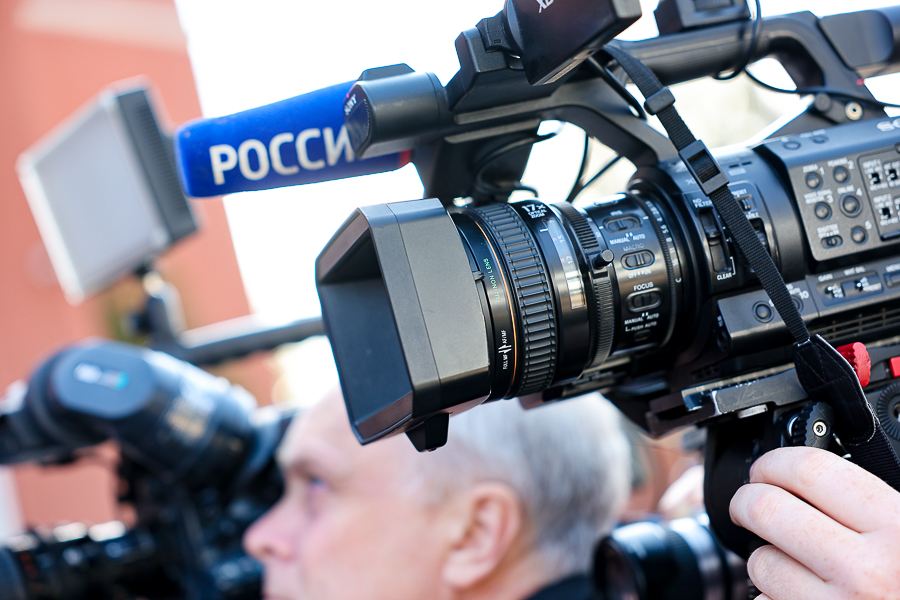 Правительство, мэрия, Заксобрание и далее: кого обслуживают СМИ