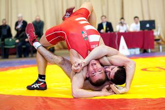 Надковёрная борьба: в Калининграде прошёл турнир по вольной борьбе
