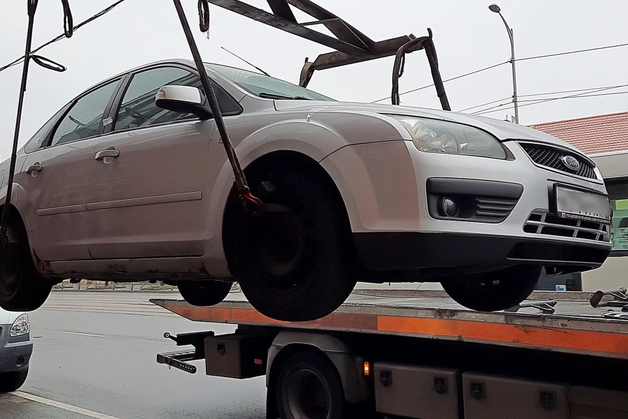 В Калининграде приставы арестовали автомобиль, «накопивший» более 330 штрафов