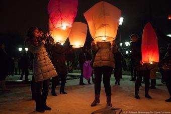«Дирижабли желаний»: фоторепортаж с флешмоба по запуску небесных фонариков