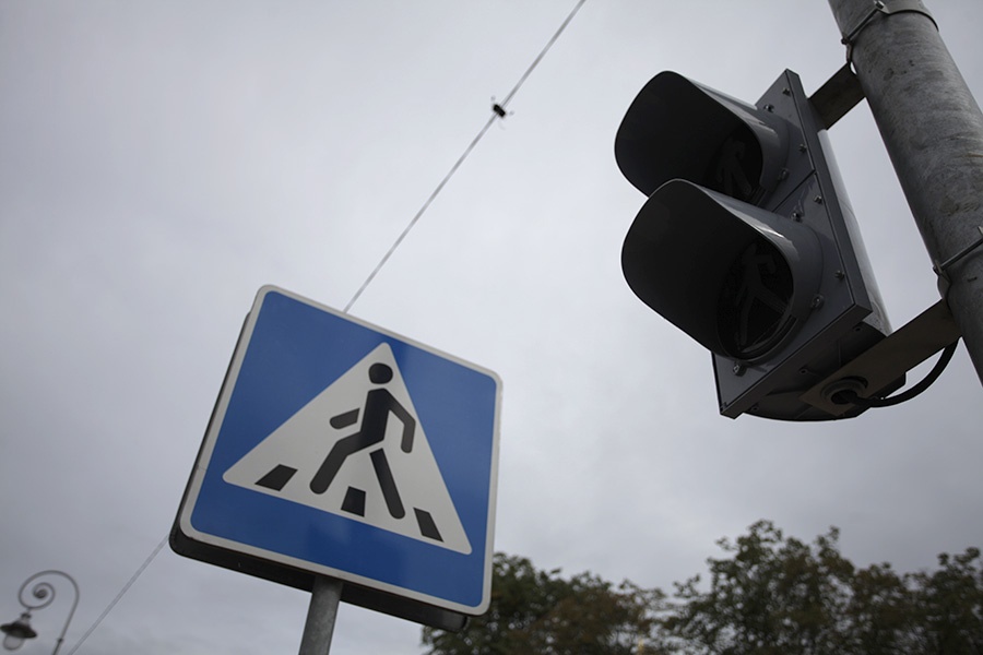 На въезде в Зеленоградск из-за повреждения электросети отключен светофор
