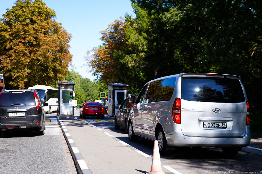 При въезде на Куршскую косу временно ограничивают движение автомобилей