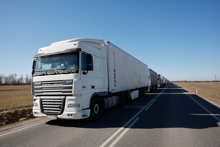 Два грузовика в час: таможня сообщила об информационном сбое на погранпереходе в Кибартае