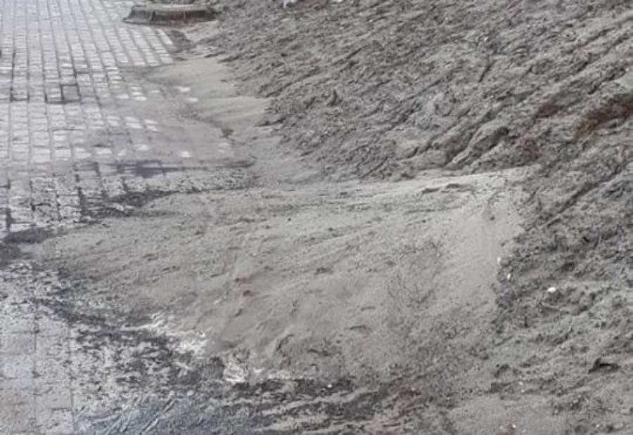 В новом парке «Муза» в Светлогорске на тротуар съехал склон (фото) (дополнено)