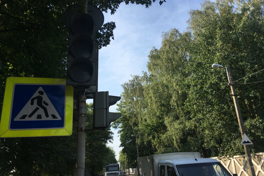 На оживленном перекрестке в Калининграде отключились светофоры