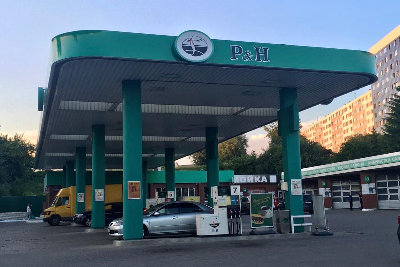 После иска «Роснефти» калининградская сеть АЗС «Рос&Нефть» обязалась снять вывески