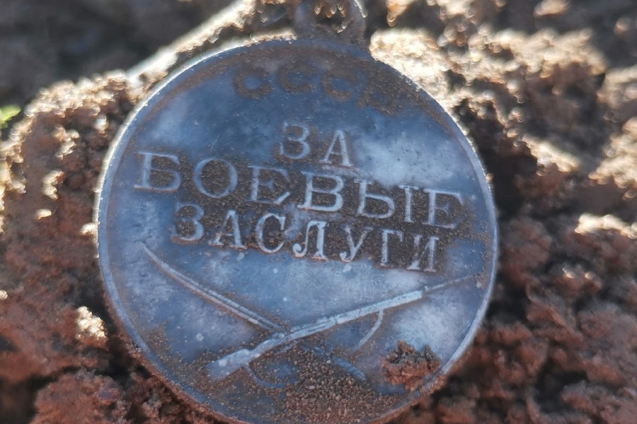 Калининградец ищет родственников ефрейтора, потерявшего медаль на Бальге (фото)