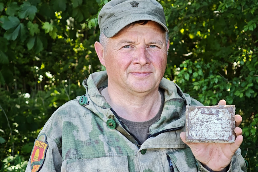 Калининградский поисковик передал в музей Красноярского края фронтовую реликвию (фото)