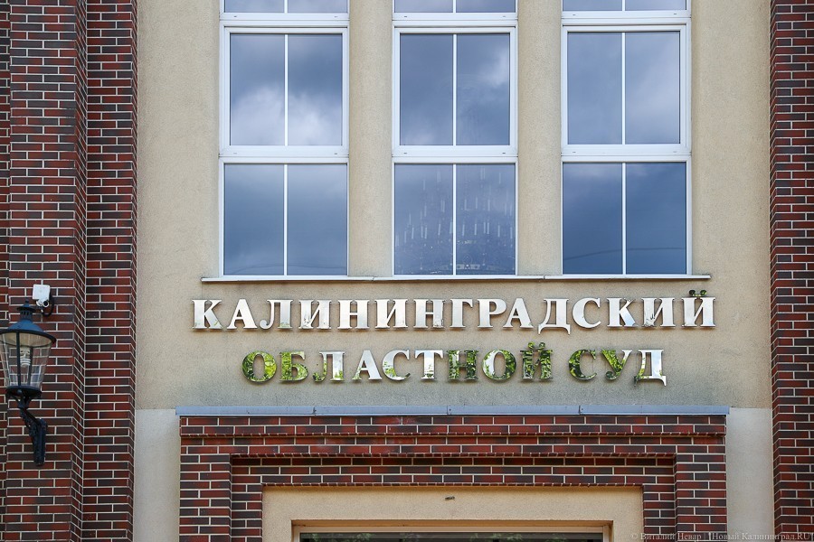 Присяжные признали виновными в убийстве Кобера трех человек. Суд проходил трижды