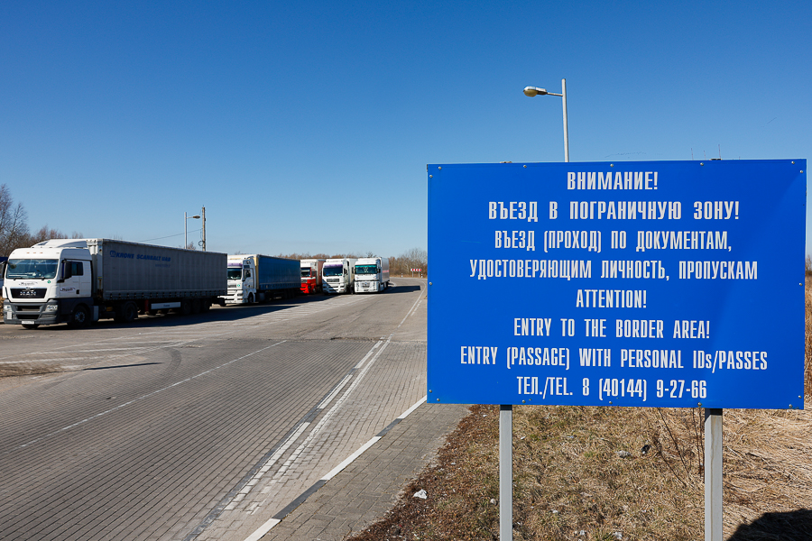 ГИБДД опубликовала видео с очередью из фур в Чернышевском (видео)