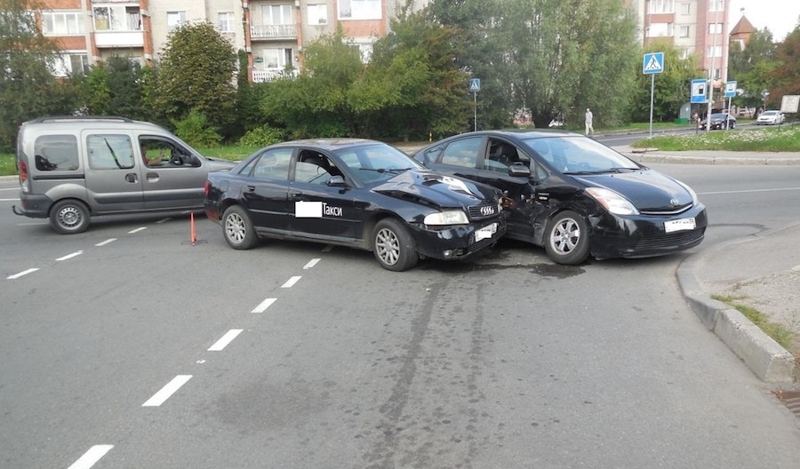 В Калининрарде в ДТП пострадала пассажирка такси (фото)