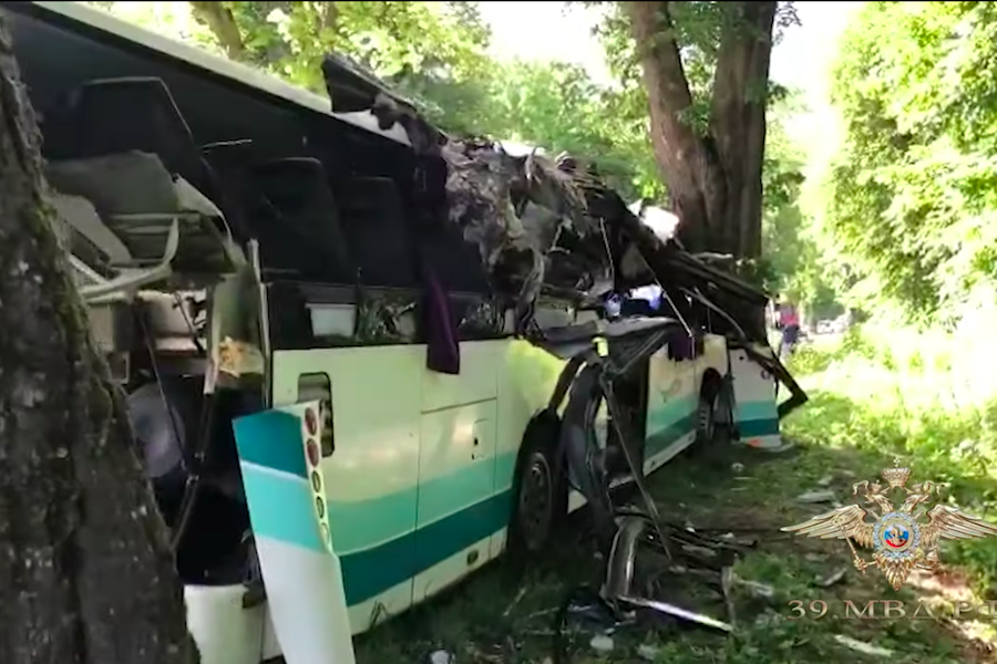 Правительство: после ДТП под Янтарным госпитализировано 12 человек