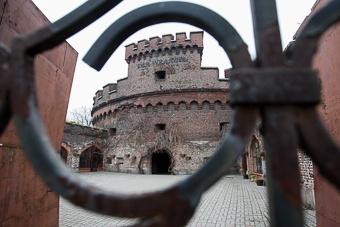 Жители Калининграда собирают подписи под петицией Путину в защиту башни Врангеля