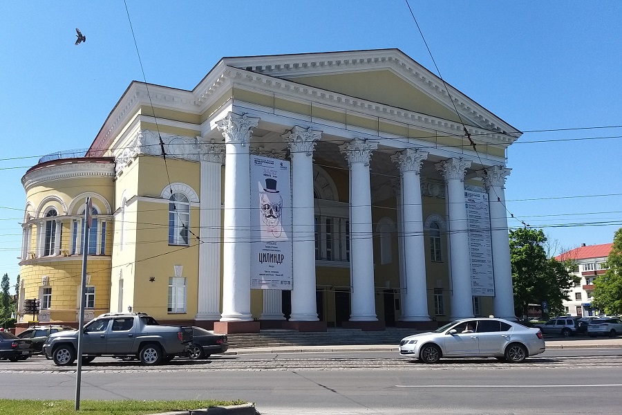 Театральный сезон закроет премьера итальянской комедии «Цилиндр»