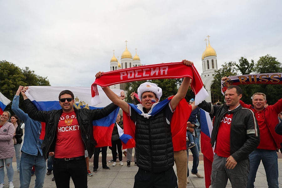 «Игорёк, ты герой!»: калининградцы отмечают историческую победу России (видео)