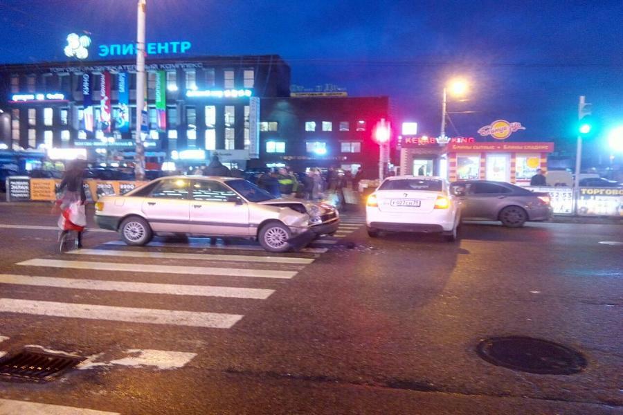 На ул.Горького столкнулись «Ауди» и «Шкода» (фото)