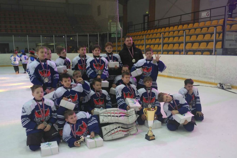 Калининградские хоккеисты взяли «серебро» на турнире в Латвии