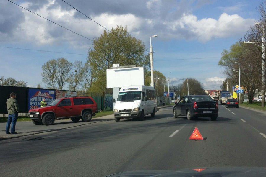 На Суворова столкнулись легковое авто и внедорожник (фото)