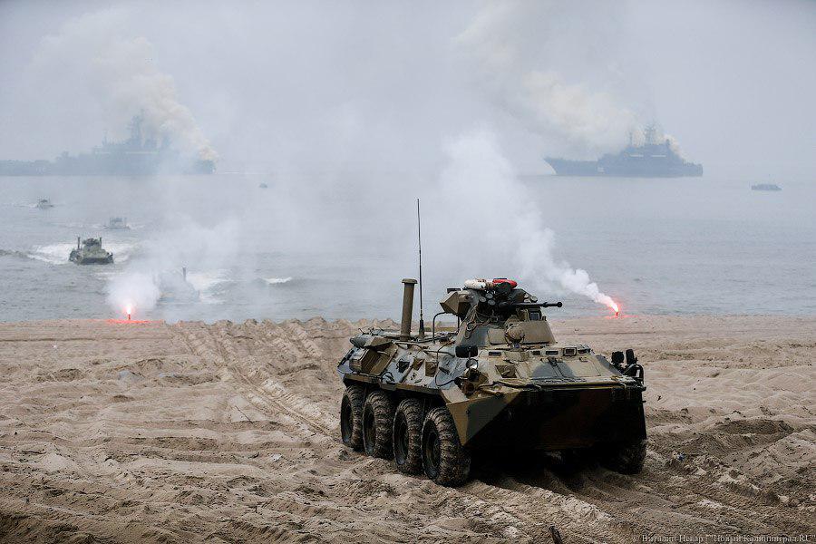 В Калининградской области морпехи во время учений «захватили» побережье